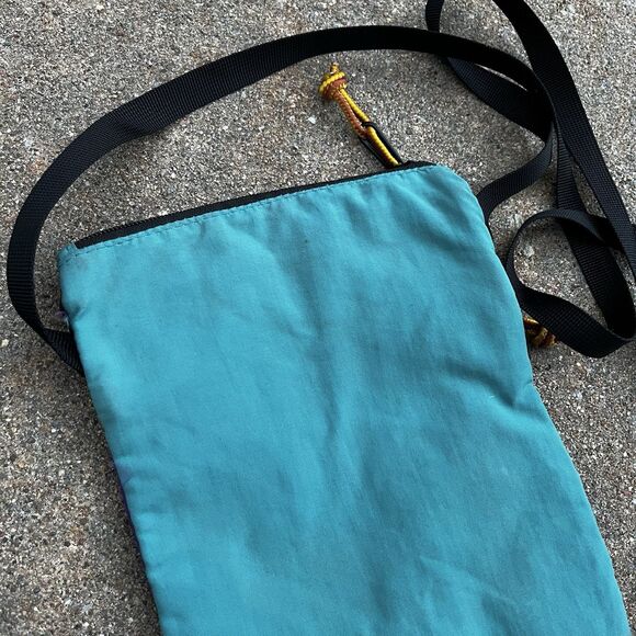 LL Bean Mountain Classic Crossbody Bag Water Resistant 2 Pocket Pouch Multicolor - Picture 7 of 13